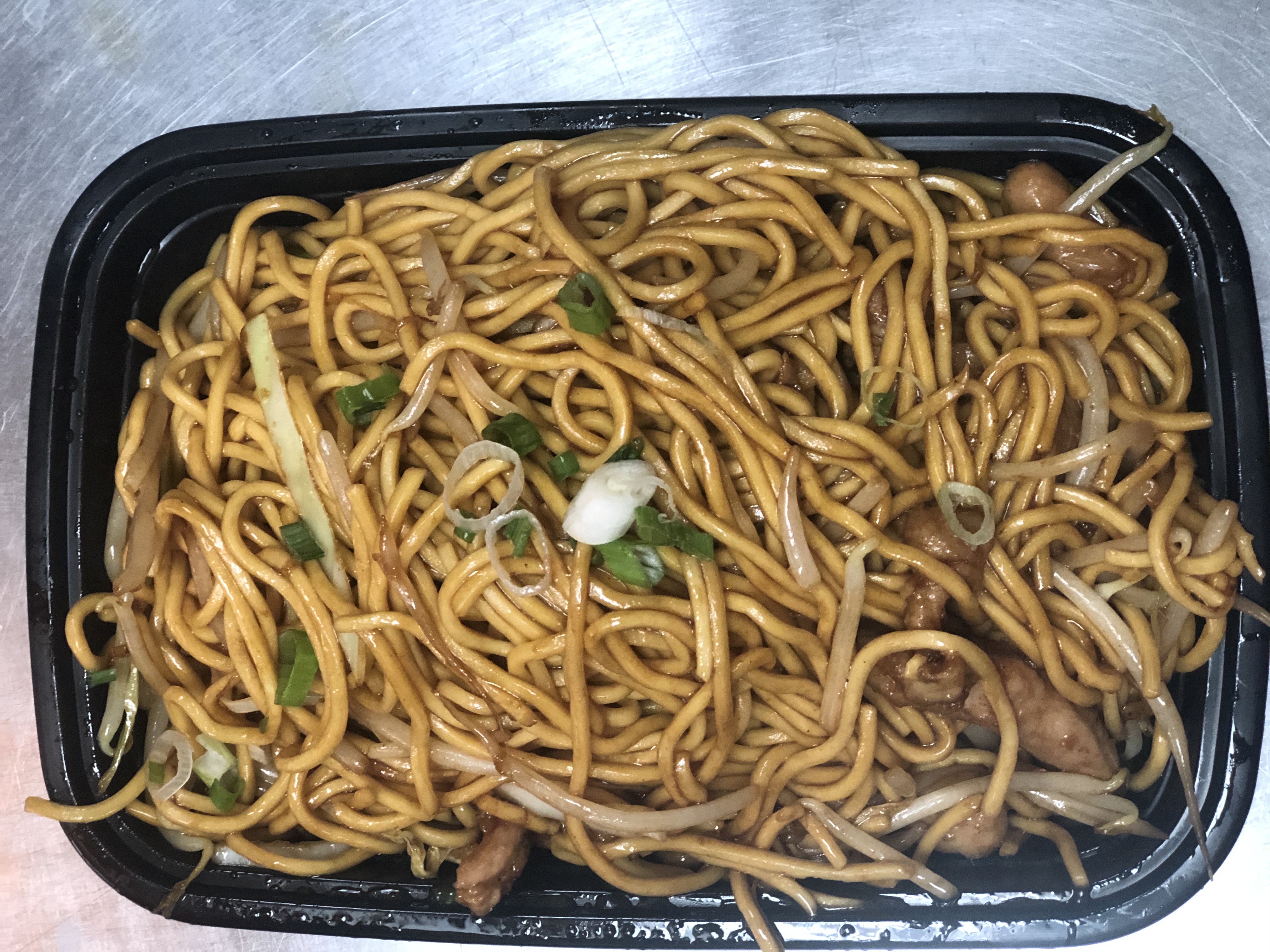 Order  Chicken Lo Mein food online from Ruby Thai Kitchen store, Natick on bringmethat.com