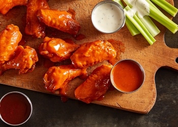 Order CHICKEN WINGS 10pcs food online from  Papa Keeke's Pizza & More store, Baltimore on bringmethat.com