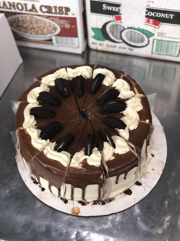 Order Oreo Layer Cake food online from Crescent Gourmet store, Astoria on bringmethat.com