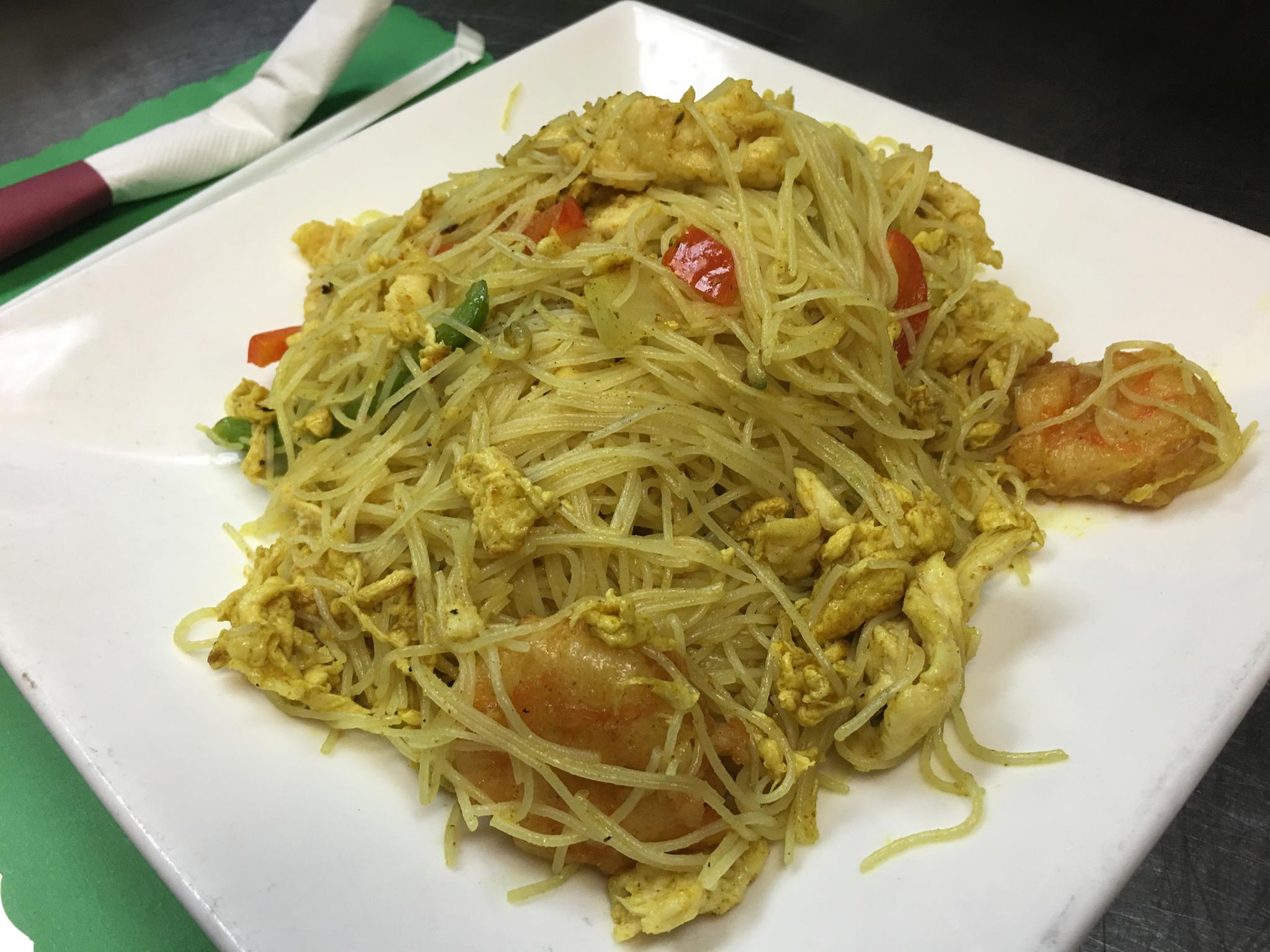 Order Singapore Rice Noodles (Chicken and Shrimp) food online from Lon U Chinese store, Norcross on bringmethat.com