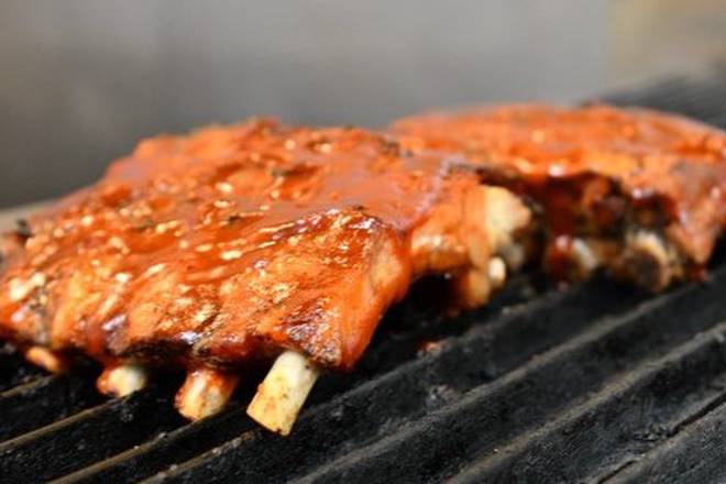 Order #4 – 2lb of Ribs, 2 Large Sides, & 6 Rolls food online from Chicken Delight store, North Bergen on bringmethat.com