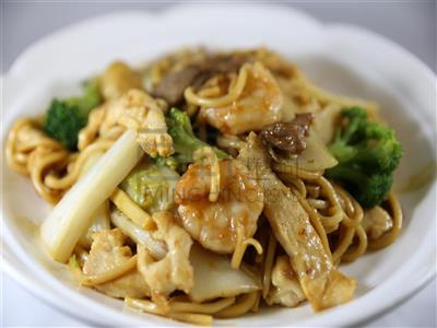 Order Combination Lo Mein food online from Minghin Cuisine - Streeterville store, Chicago on bringmethat.com