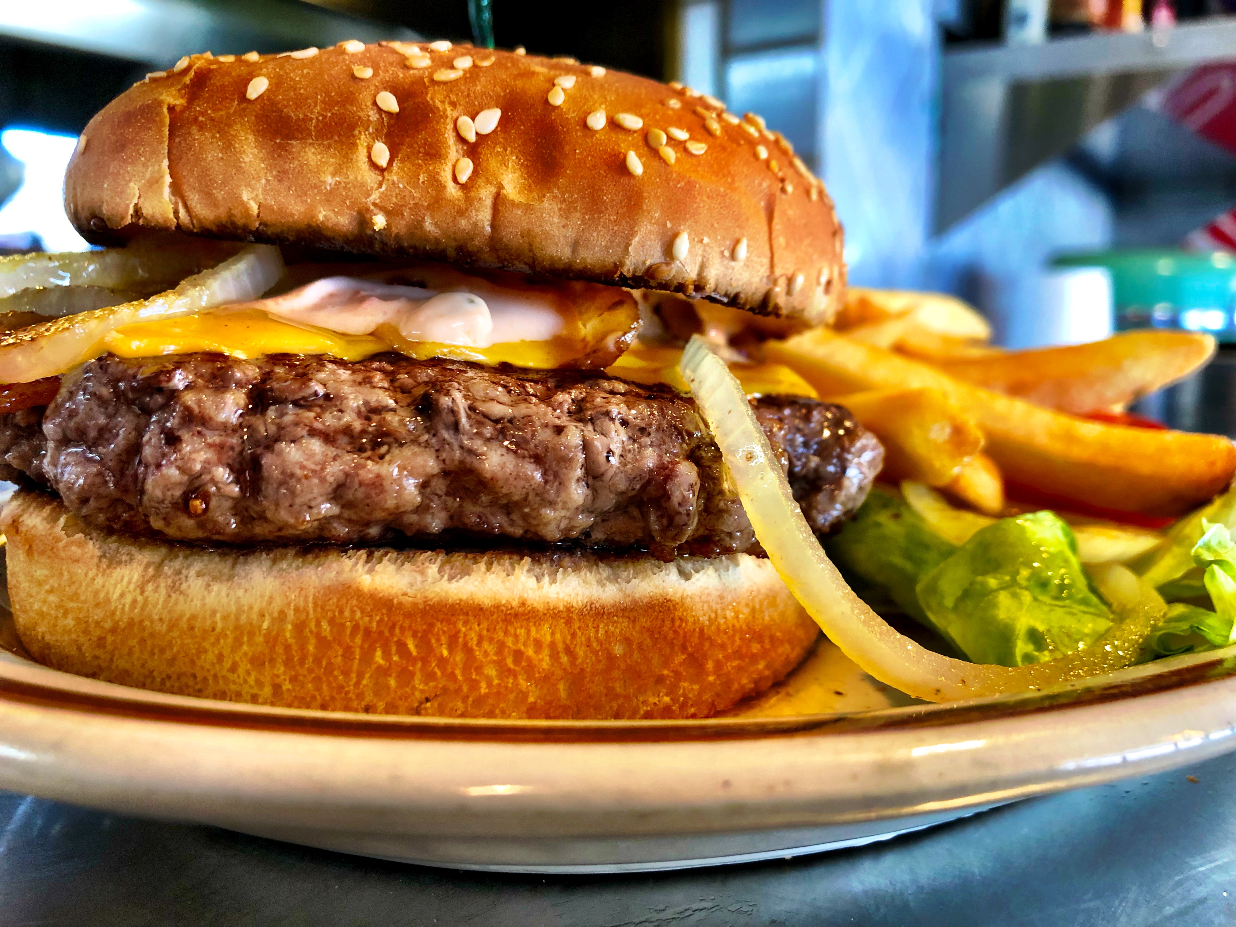 Order Cheeseburger food online from Eat'n Park store, Burbank on bringmethat.com