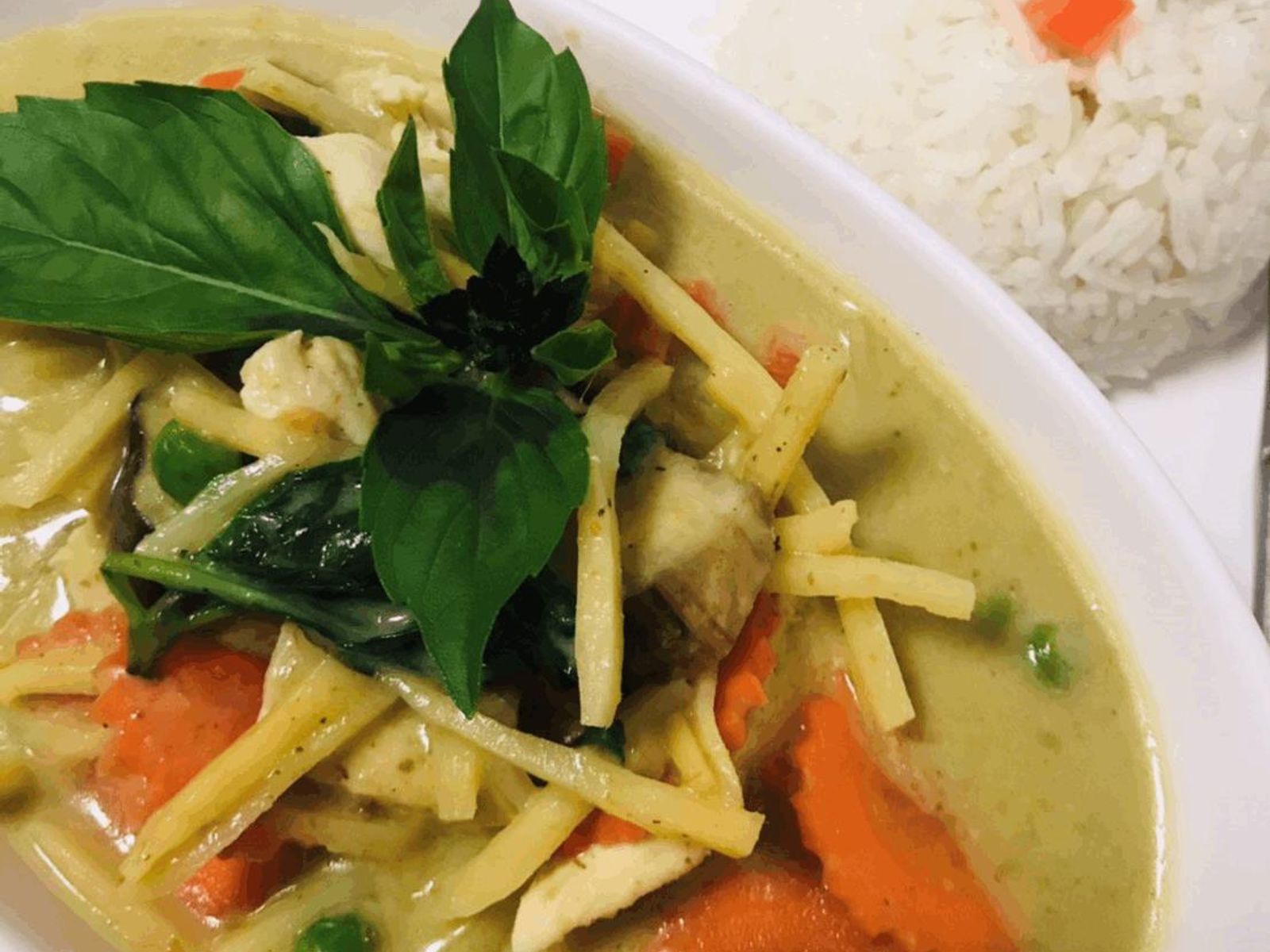 Order Green Curry food online from Similan Thai & Sushi Restaurant store, Chicago on bringmethat.com