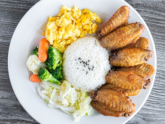 Order Fried Chicken Wings w/ Rice (8pcs) food online from Au79 Tea House store, Arcadia on bringmethat.com