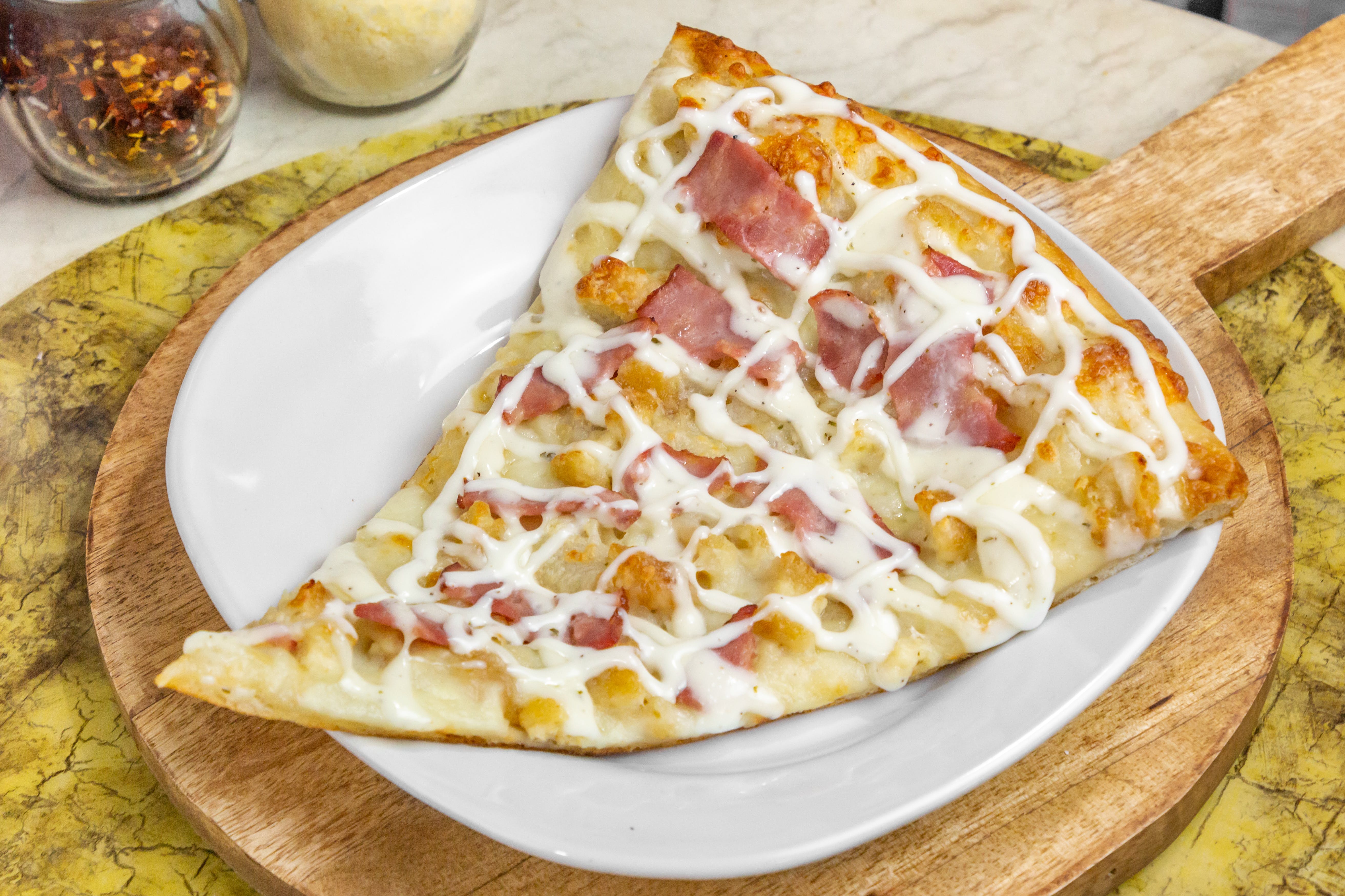 Order Chicken Bacon Ranch Pizza - Medium 14'' (6 Slices) food online from Cafe Lark store, Albany on bringmethat.com