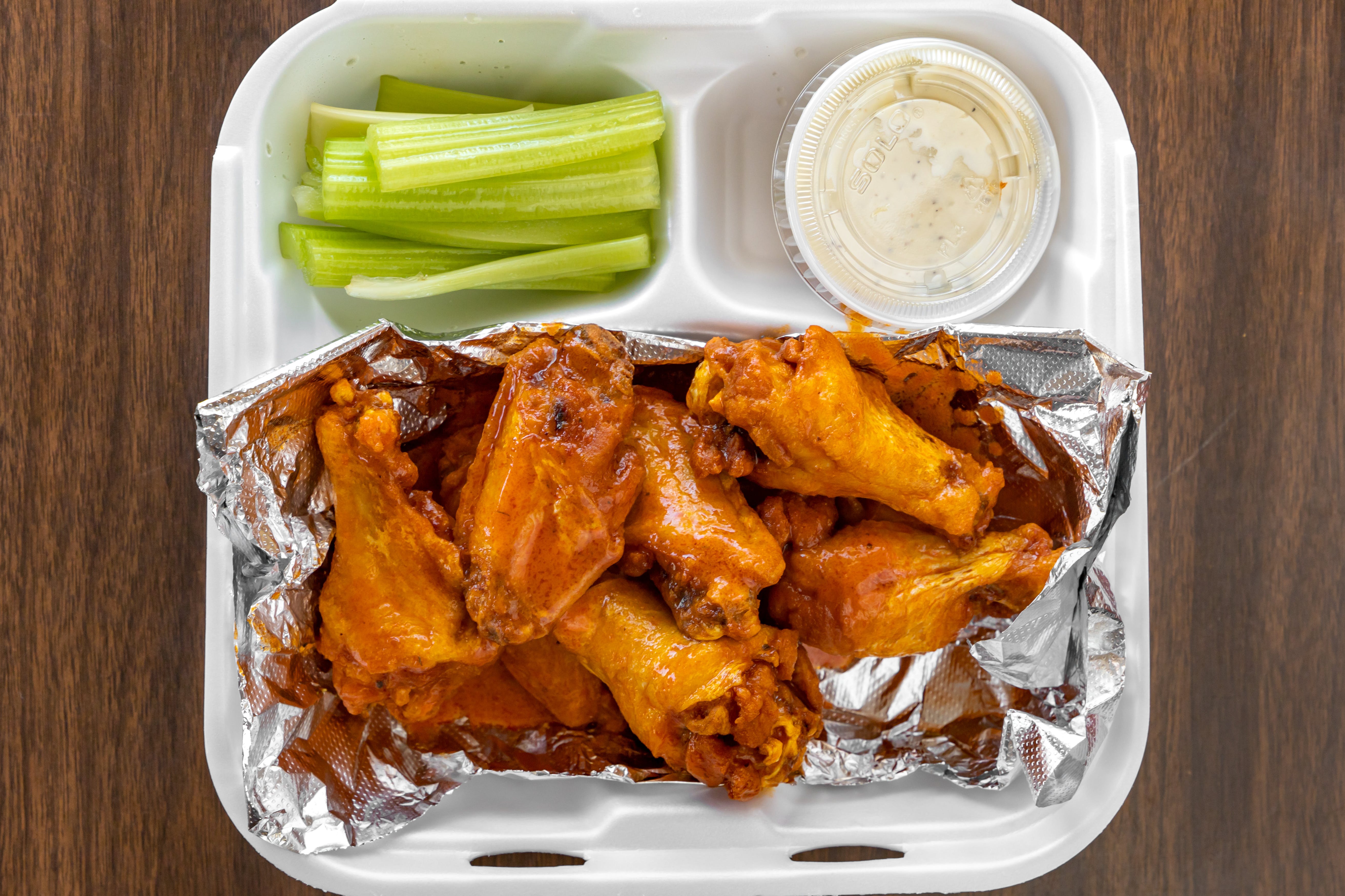 Order Buffalo Wings Dinner - Entree food online from Pizza Connection store, Quincy on bringmethat.com