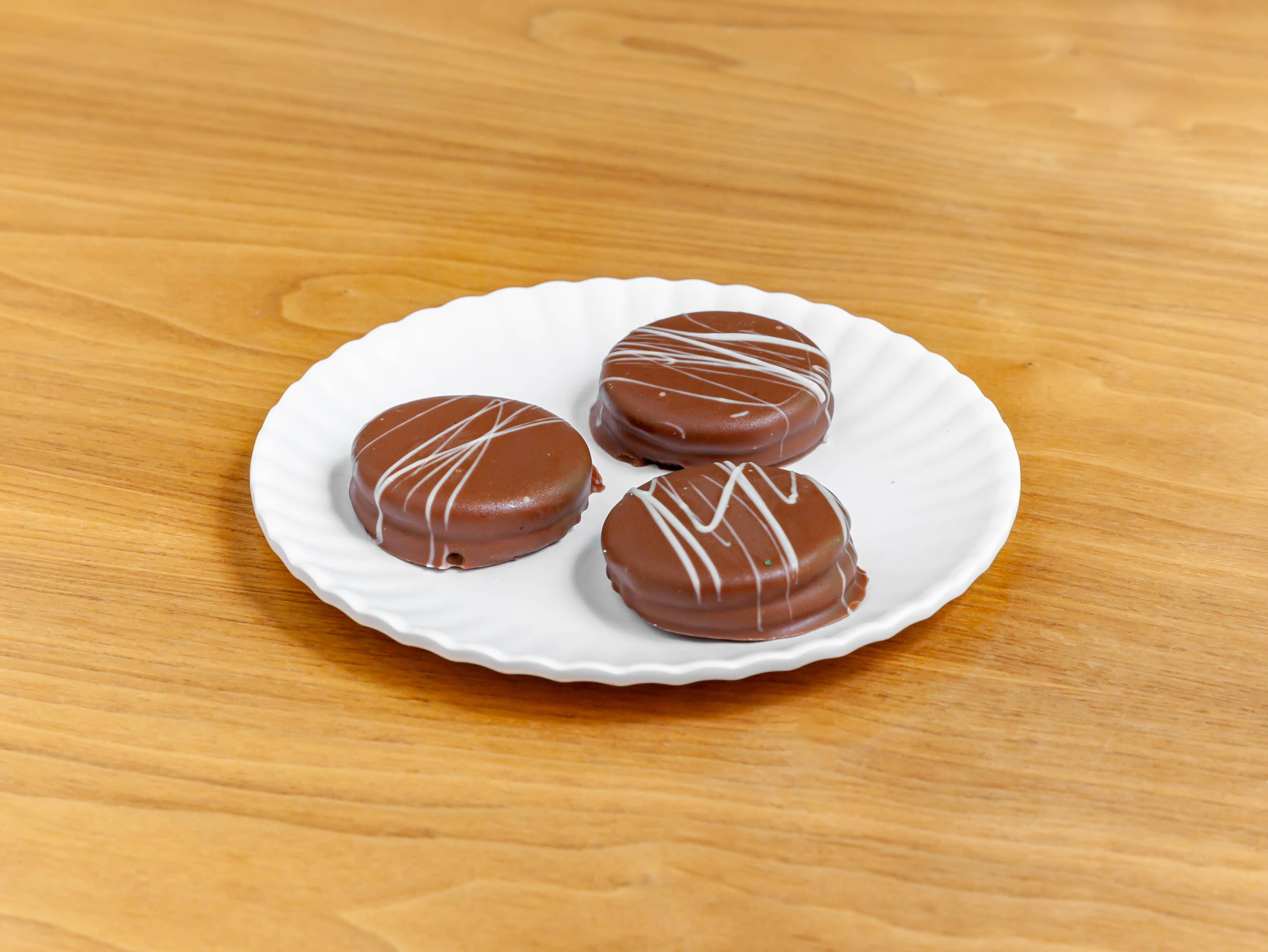 Order Chocolate Covered Oreos food online from Molly's Cupcakes store, Chicago on bringmethat.com