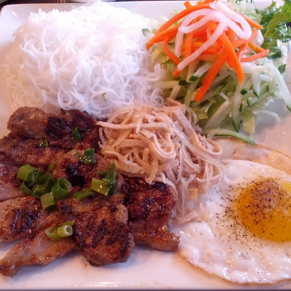 Order RICE PLATE WITH MEAT, SHRIMP & EGG ROLL food online from Pho Cali store, Rocklin on bringmethat.com