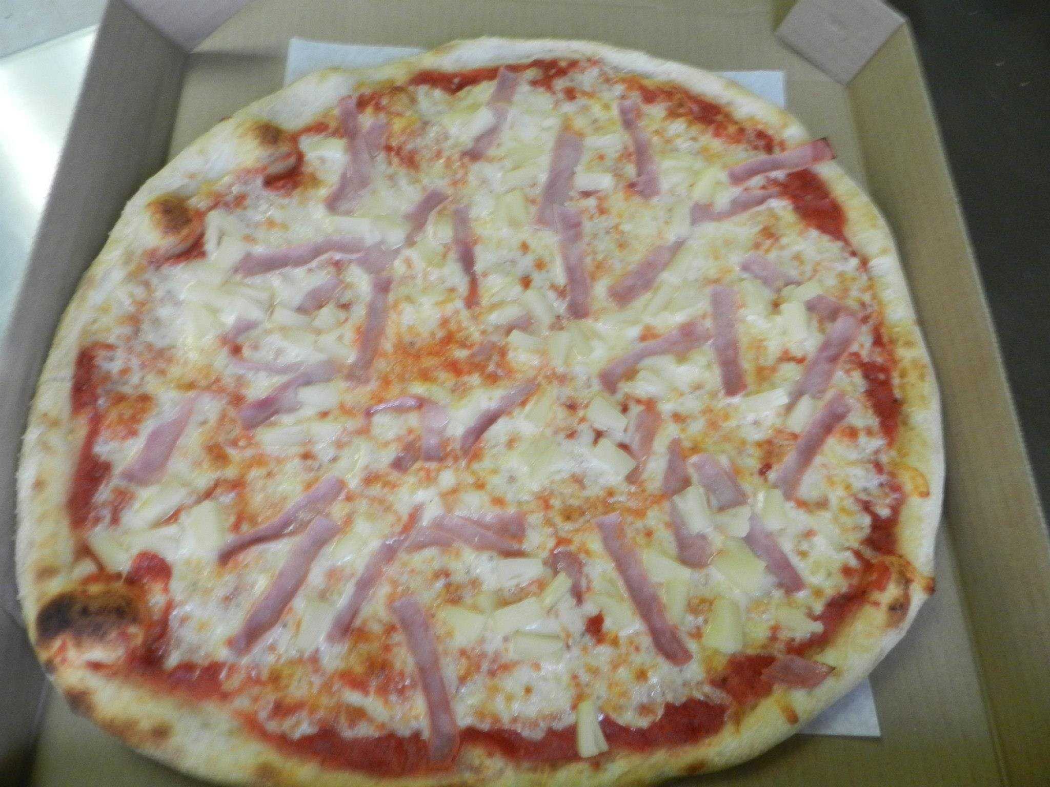 Order Hawaiian Pizza - Small 12'' (Serves 1-2) food online from Brothers Pizza store, McSherrystown on bringmethat.com