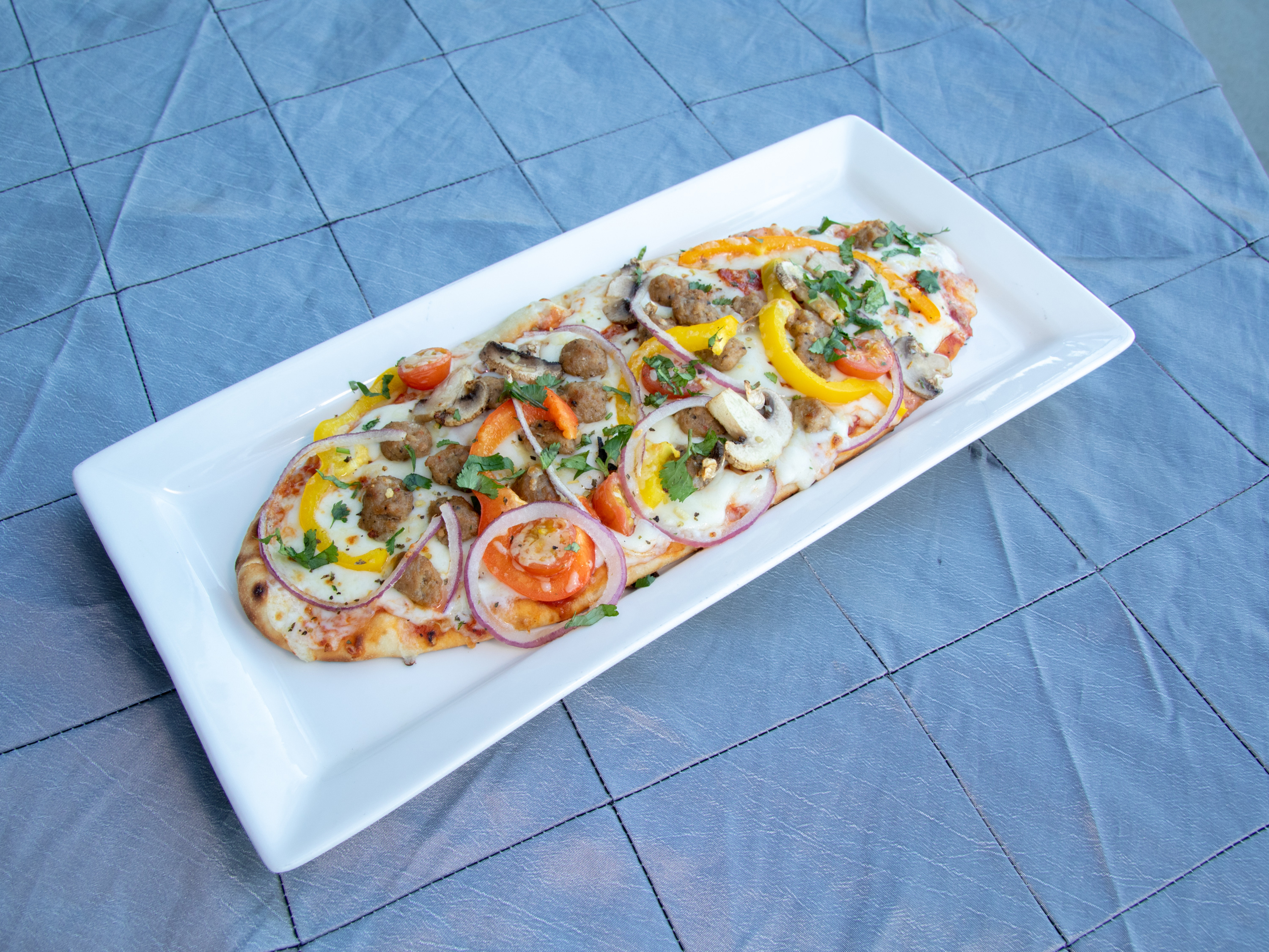 Order BBQ Chicken Flatbread food online from Gateway Deli And Cafe store, Ontario on bringmethat.com