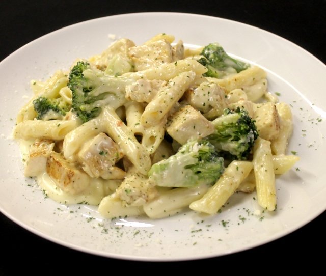 Order Chicken Broccoli Alfredo food online from Mike Homemade Pasta store, Somerville on bringmethat.com