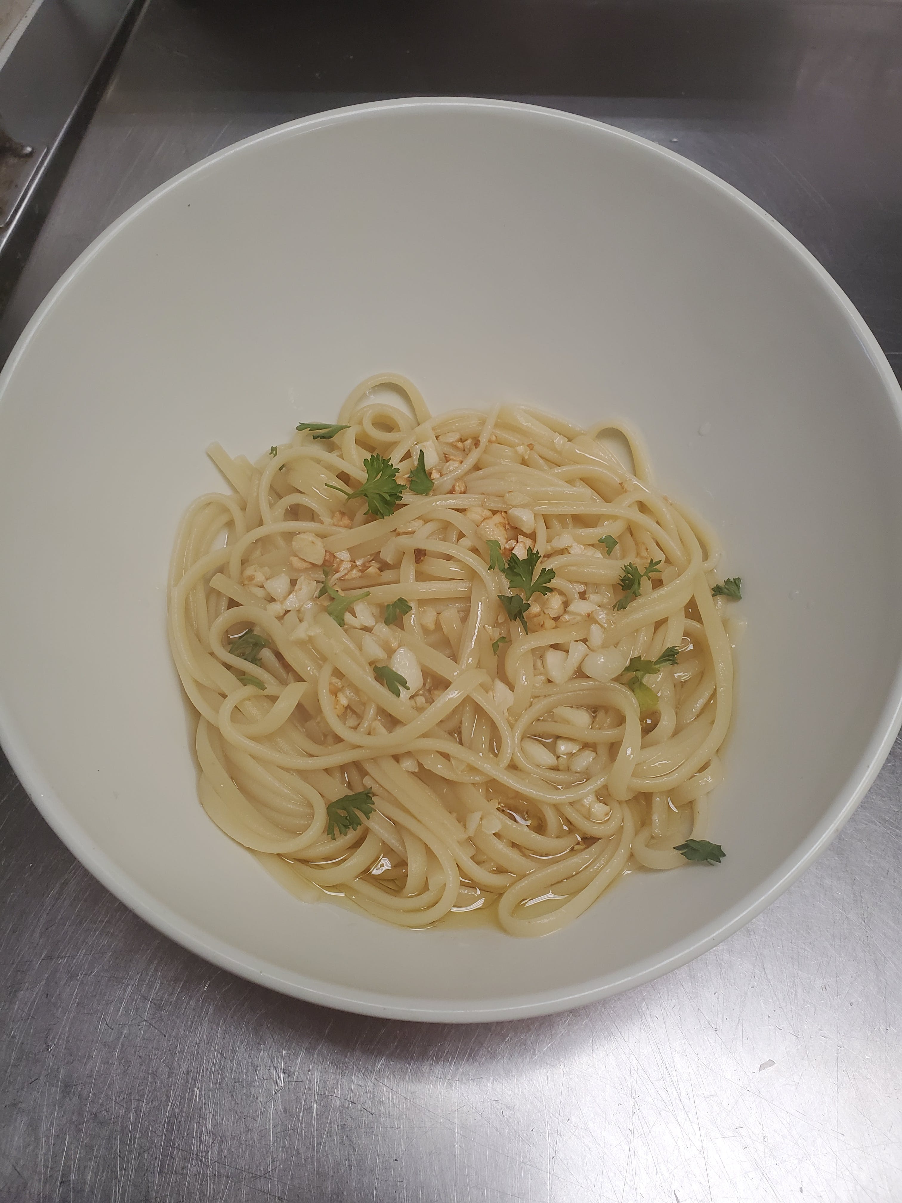 Order Linguine Aglio Olio with Fresh Garlic & Oil - Pasta food online from Pizza Cucina store, Oswego on bringmethat.com