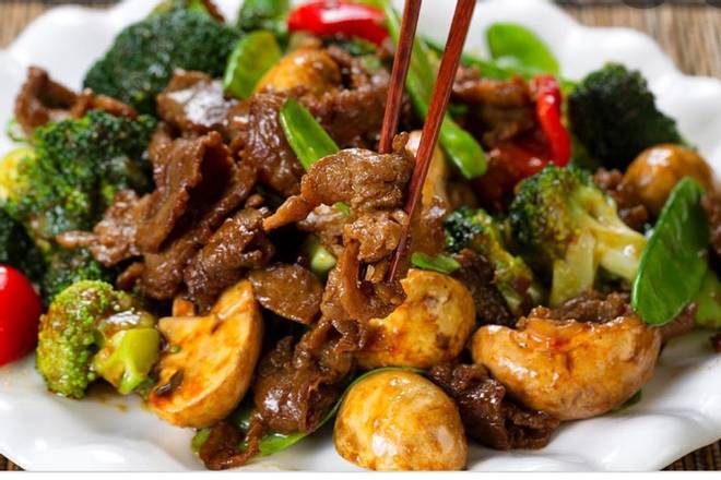 Order Hunan Beef (qt) food online from Wu's Garden store, Upper Leacock on bringmethat.com
