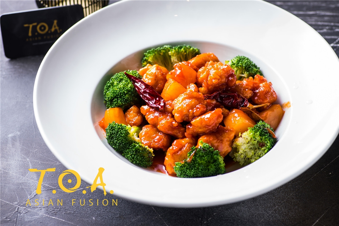 Order General Tso's Chicken food online from Toa Asian Fusion store, Farmingdale on bringmethat.com