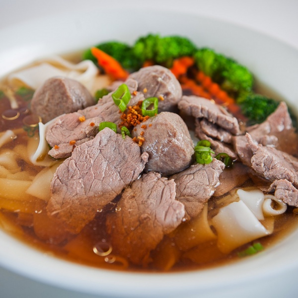 Order Beef Noodle Soup with Beef Balls and Sliced Beef food online from Siam chan thai cuisine store, Los Angeles on bringmethat.com