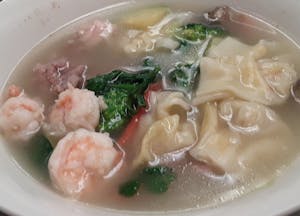 Order 11. War Wonton Soup/Veggies (Shrimp, Beef, Chicken) food online from Asian Grill store, Orange on bringmethat.com
