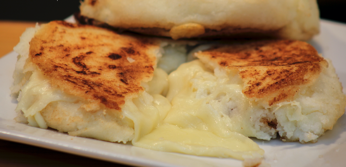 Order Arepa de Queso food online from Arepas Paisas store, Dover on bringmethat.com