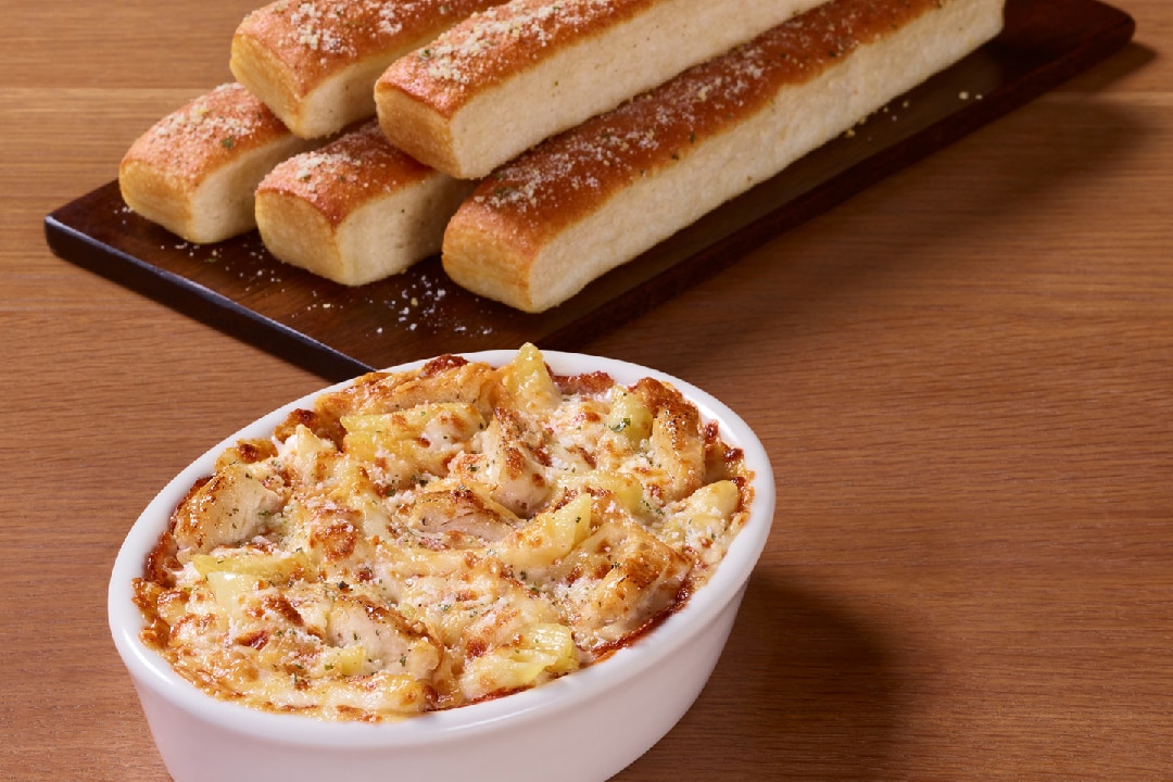 Order Oven-Baked Chicken Alfredo Pasta food online from Pizza Hut store, Anchorage on bringmethat.com