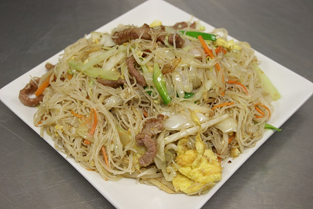 Order Large Beef Chow Mei Fun food online from Dragon Phoenix Chinese Restaurant store, Meriden on bringmethat.com
