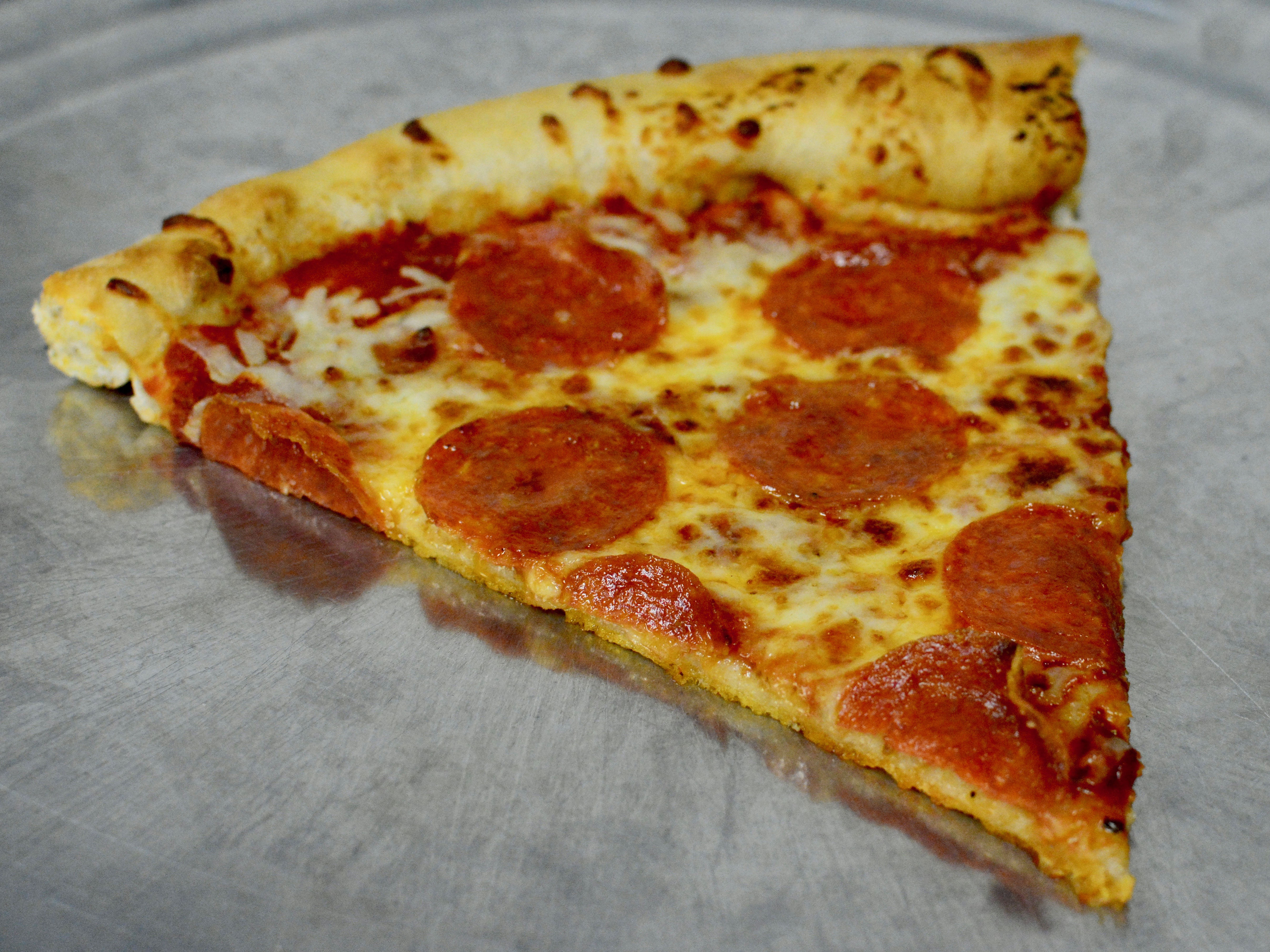 Order NY Pepperoni Pizza Slice food online from Mamma Ilardo's Pizzeria store, Washington on bringmethat.com