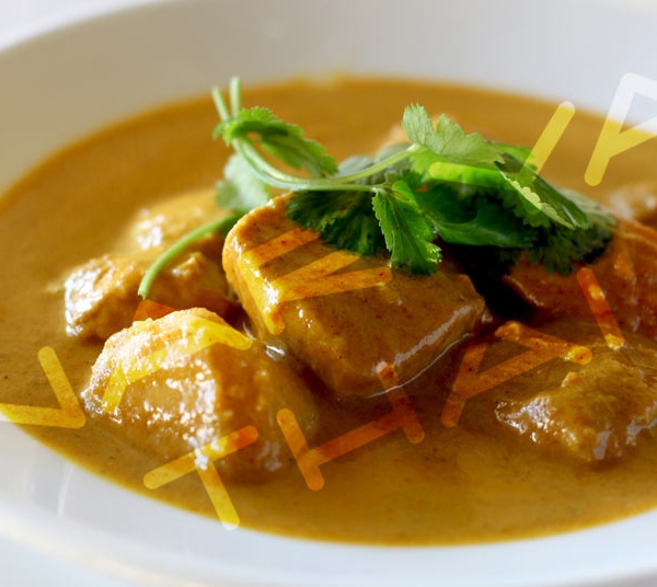Order Chicken Yellow Curry food online from Narai Thai Cuisine store, Downey on bringmethat.com