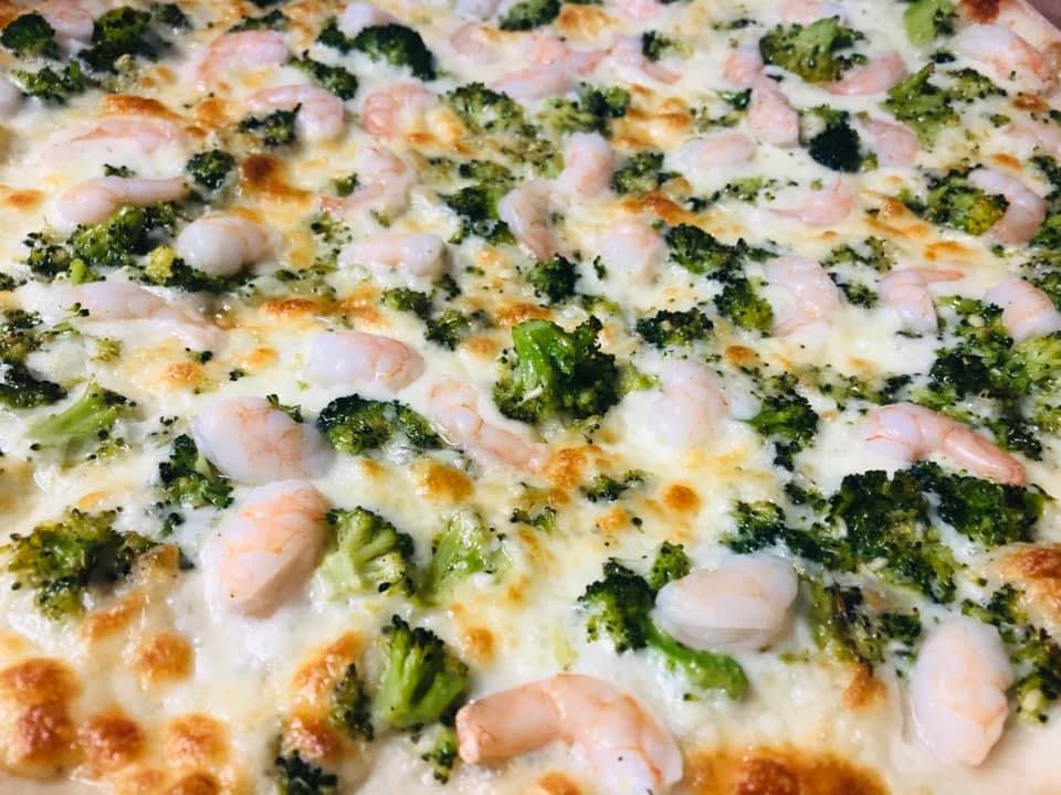 Order Shrimp & Broccoli White Pizza - Medium 14'' food online from Maggio's Pizza & Pasta store, Woodbury on bringmethat.com