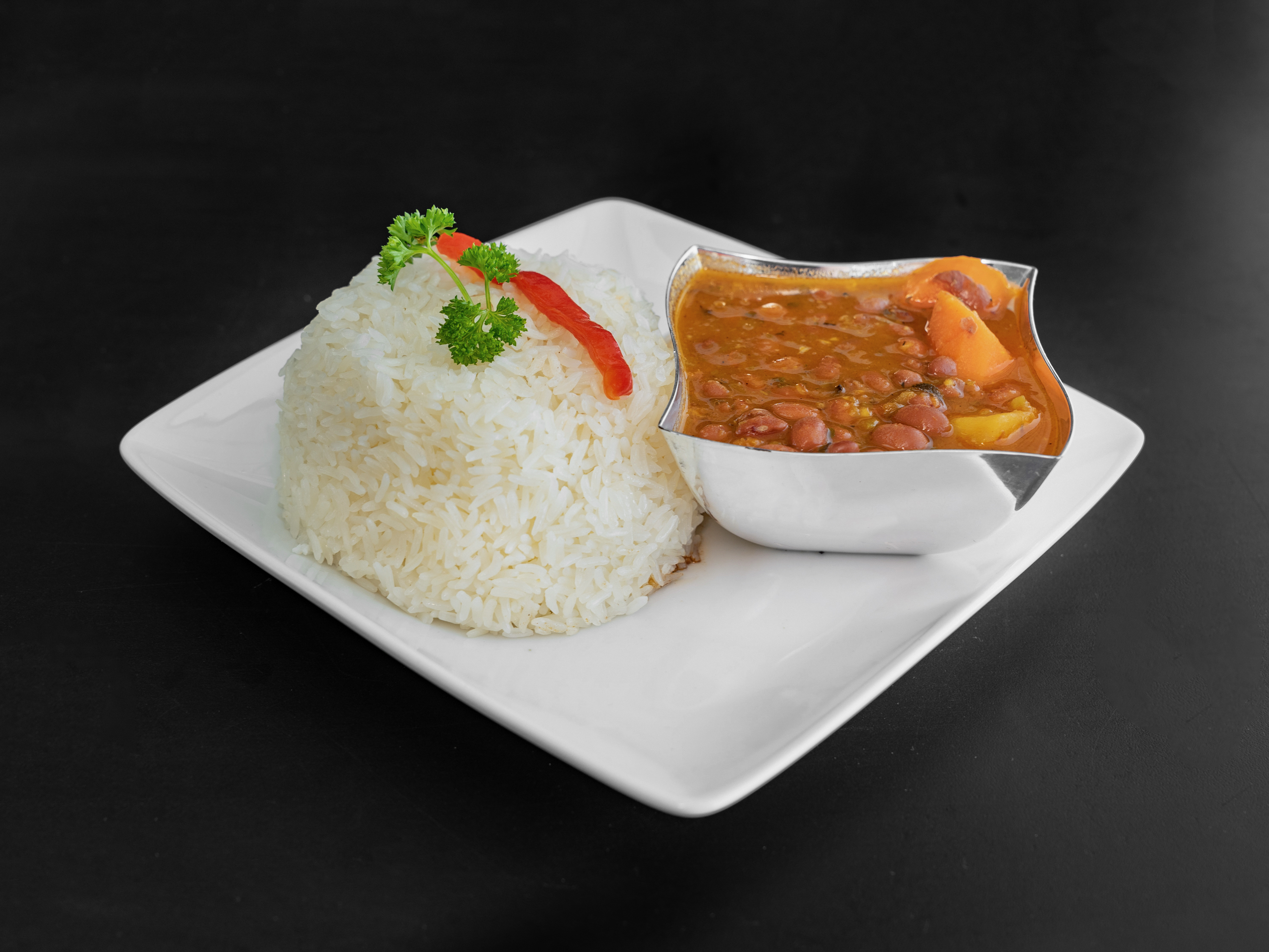 Arroz Blanco con Habichuelas Guisa'