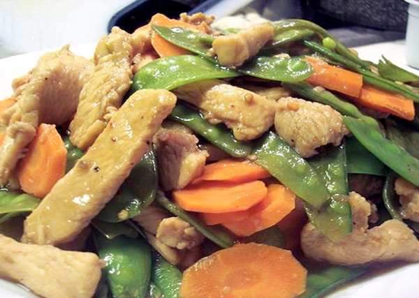 Order 47. Chicken with Snow Peas food online from China Gourmet store, Palmetto Bay on bringmethat.com