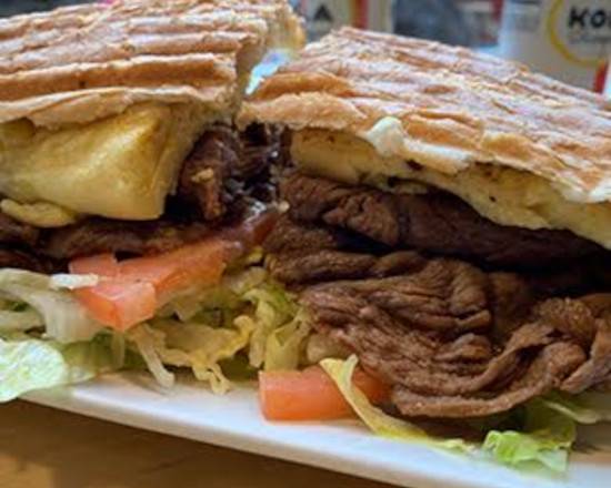 Order Sandwich de Bistek food online from Lucas Dominican Restaurant store, Baldwin on bringmethat.com