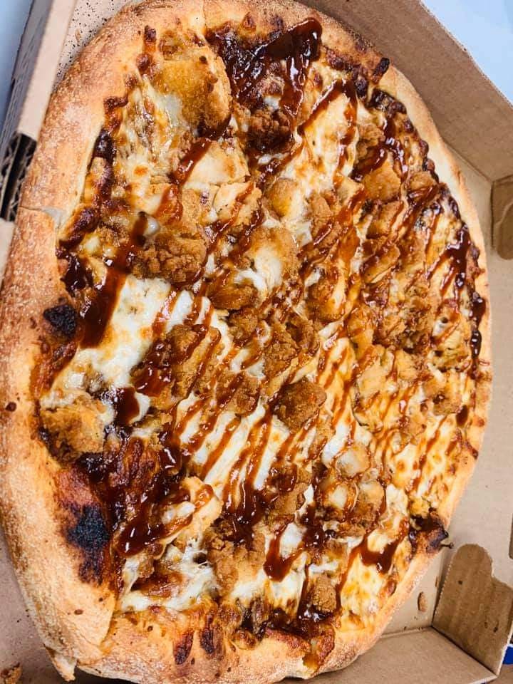 Order BBQ Chicken Pizza - Small 12" (6 Slices) food online from Royal Cutlets store, Salem on bringmethat.com