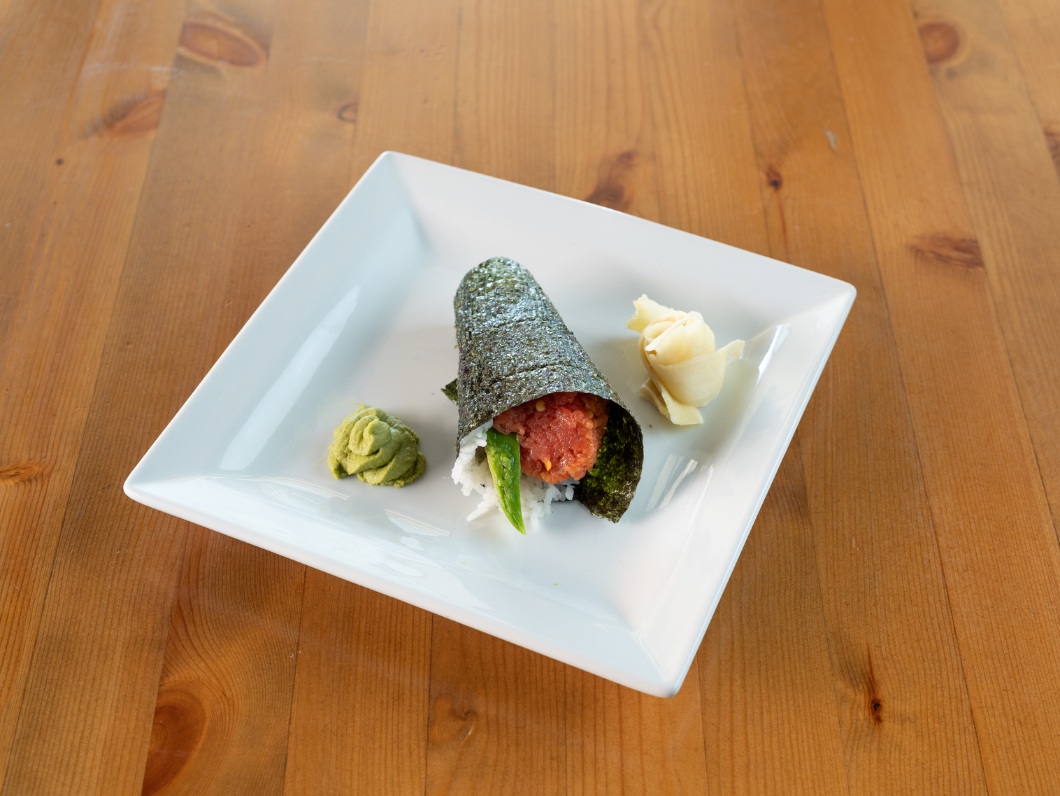 Order Spicy Tuna Hand Roll food online from Fukusuke Japanese Ramen Dining store, Fountain Valley on bringmethat.com