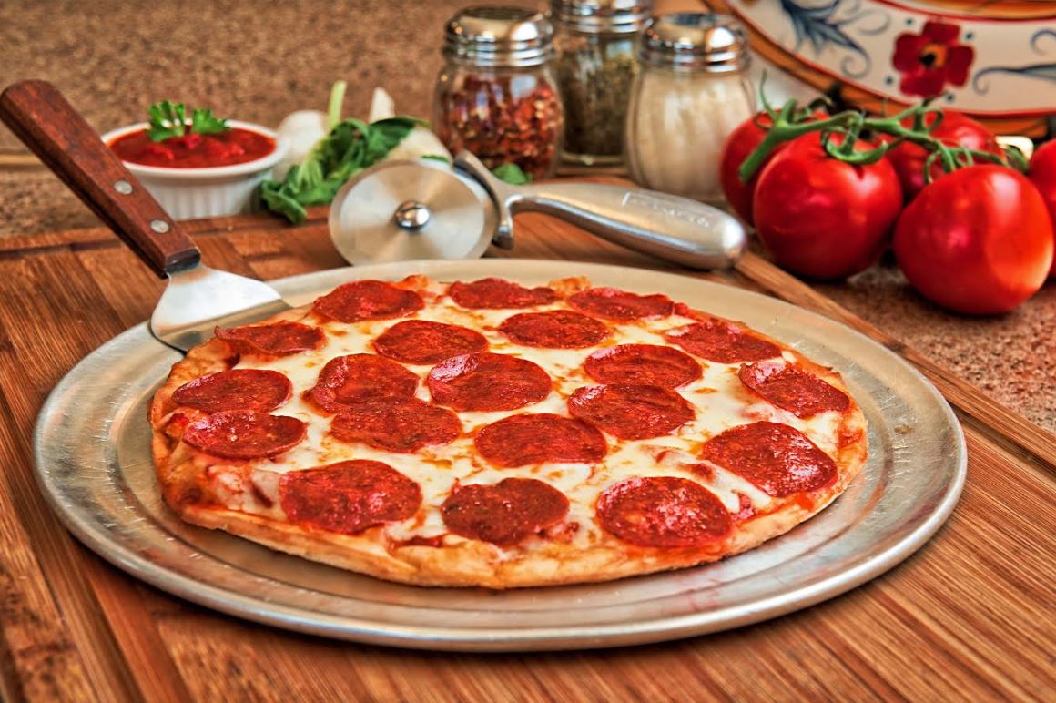 Order 12" Gluten Free Cheese Pizza food online from Pat Pizzeria store, Ithaca on bringmethat.com
