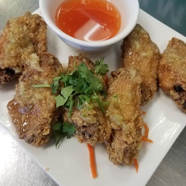 Order 6 Ginger Garlic Wings food online from Pho 7 Anh store, Turlock on bringmethat.com