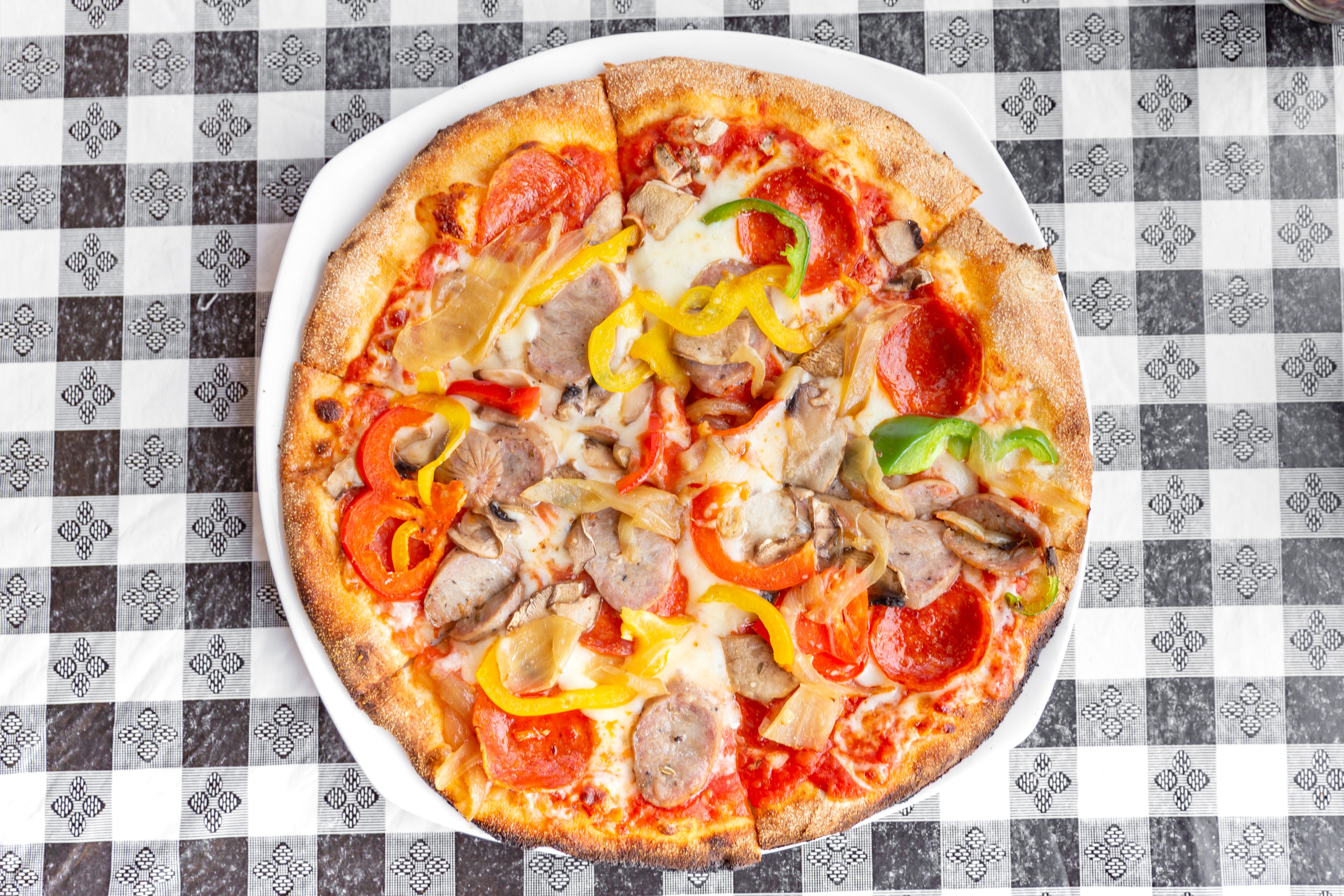 Order Pizza Pugliese - 16'' food online from Pizzeria Romana North Attleboro store, North Attleborough on bringmethat.com
