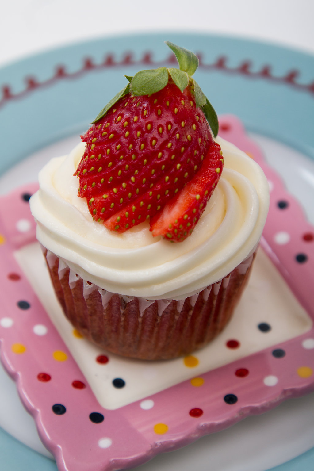 Order Strawberry De La Creme Cupcake food online from Suga Cakery store, Pflugerville on bringmethat.com