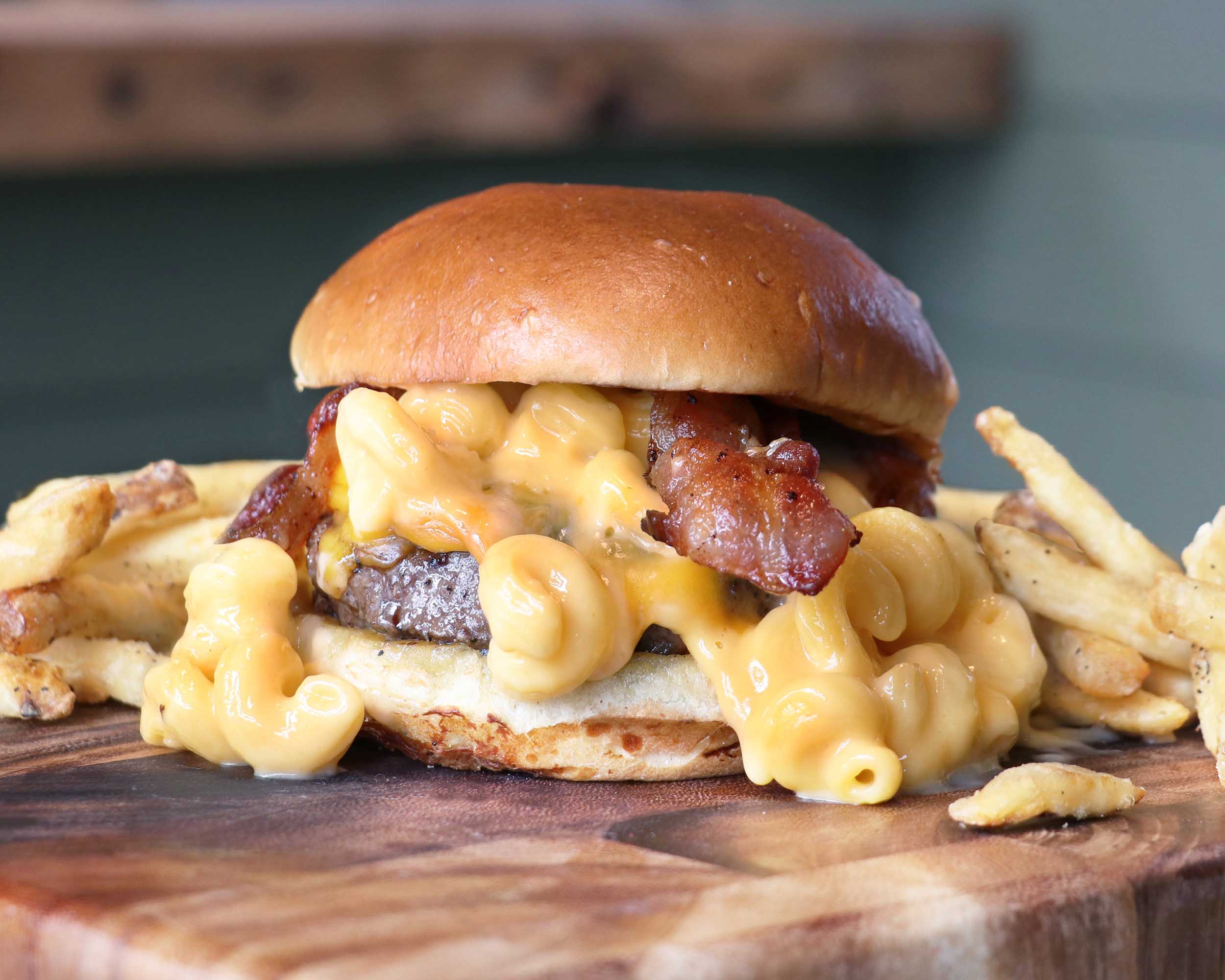 Order Bacon Mac n' Cheese Burger food online from Scotty's brewhouse store, Bloomington on bringmethat.com