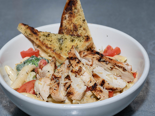 Order Grilled Chicken Alfredo Pasta food online from Rockfish Seafood Grill store, The Colony on bringmethat.com