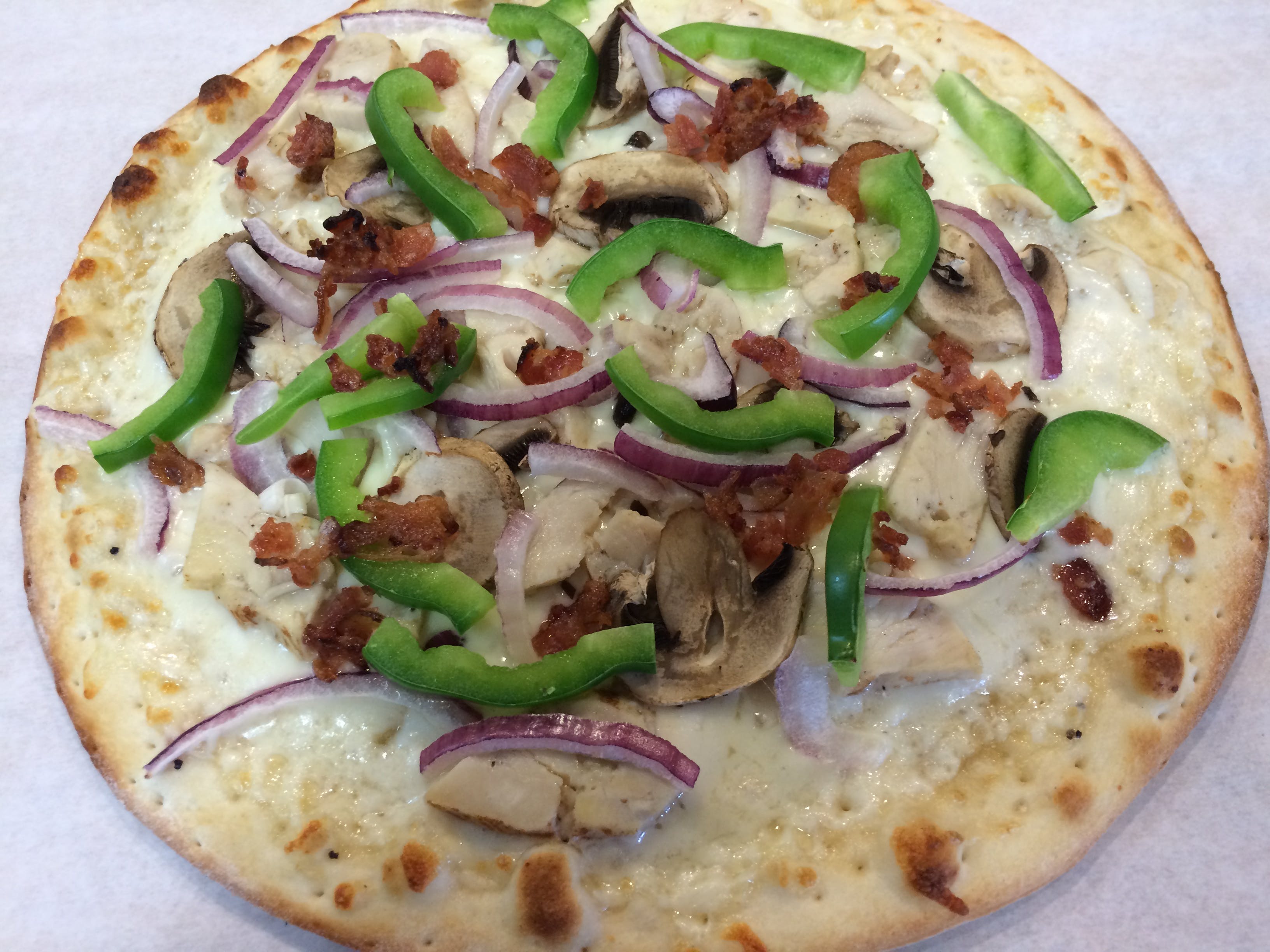 Order Garlic Chicken & Bacon Pizza - Small food online from I pizza store, Newark on bringmethat.com