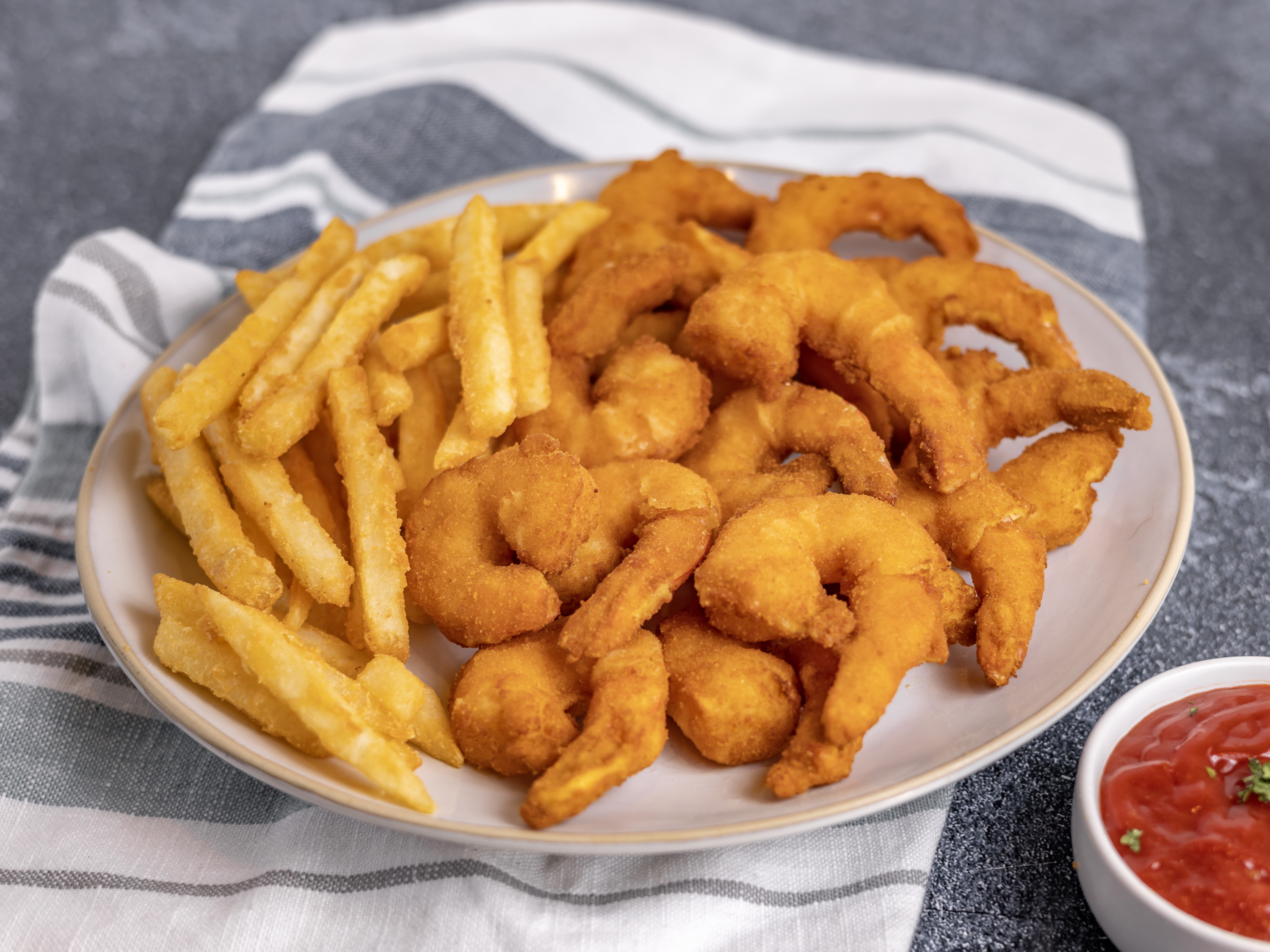 Order Medium Shrimp - 25 Pieces  food online from Hooks Fish and Chips store, Minneapolis on bringmethat.com
