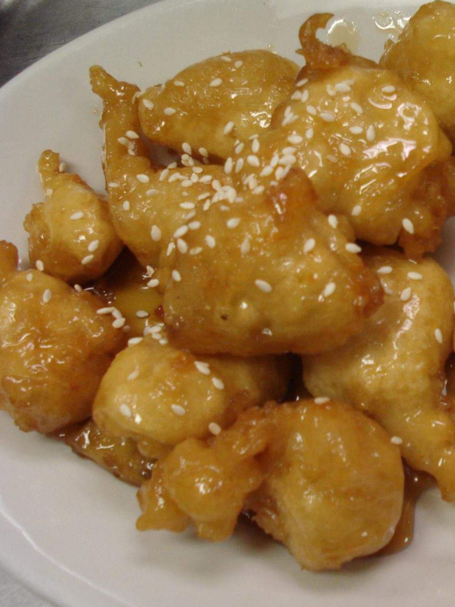Order P18. Sesame Chicken food online from Dragon Palace Chinese Restaurant store, Davenport on bringmethat.com