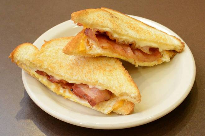Order Bacon Egg & Cheese Sandwich food online from Crossroads Grill & Hamburger store, Bellevue on bringmethat.com
