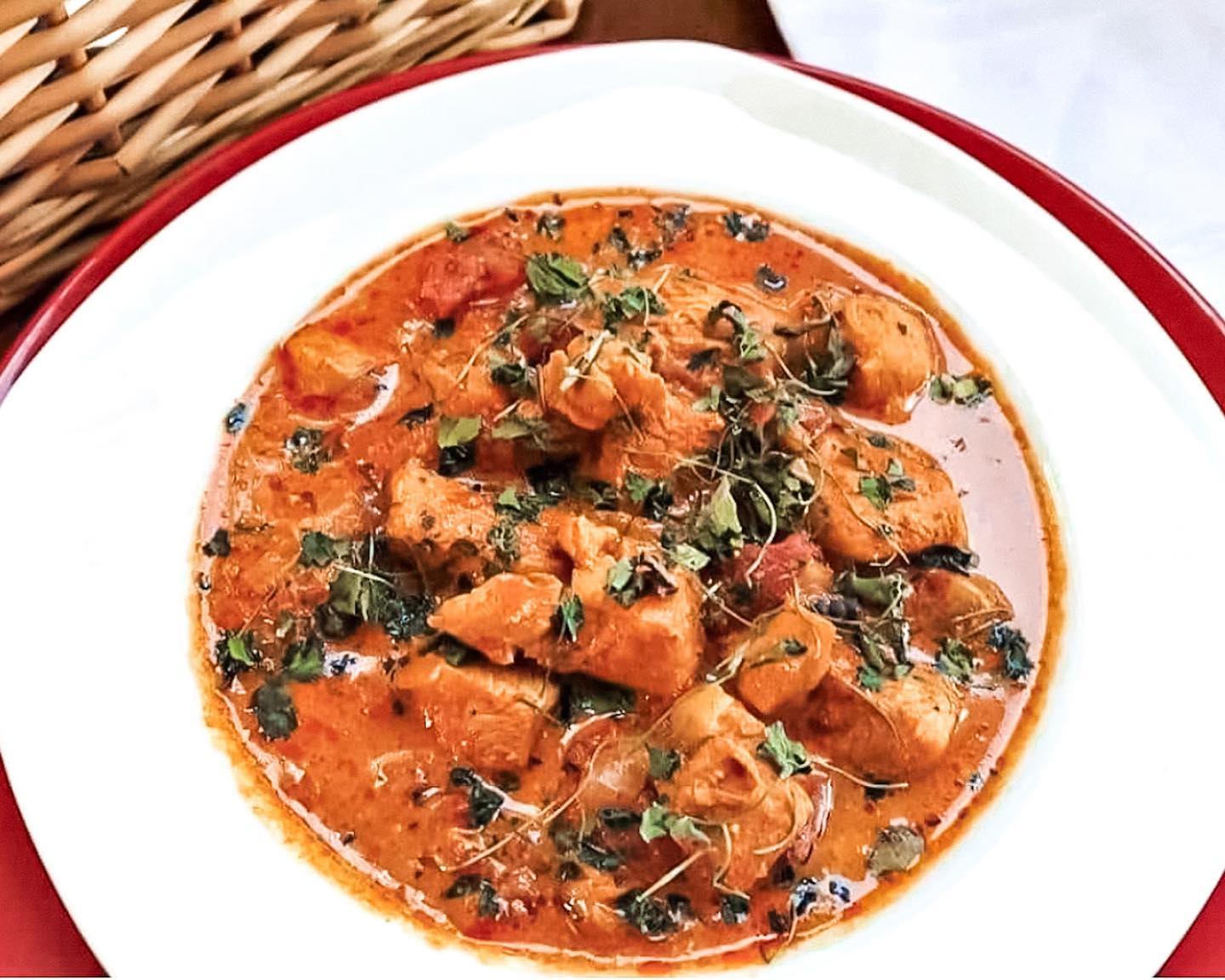 Order Spicy Karahi Chicken food online from Loya Organic store, West Bloomfield Township on bringmethat.com