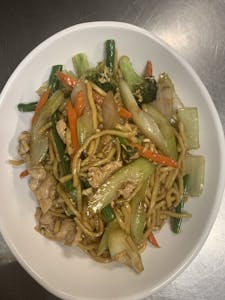 Order 57. Lo Mein (Soft Noodles) food online from Lisu's Thai Taste | Roseville store, Roseville on bringmethat.com