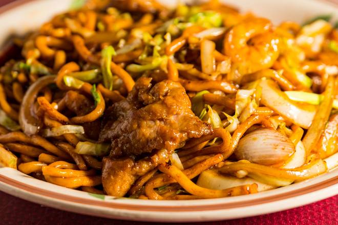 Order House Special Chow Mein food online from Happy Inn Chinese Cuisine store, Rosemont on bringmethat.com