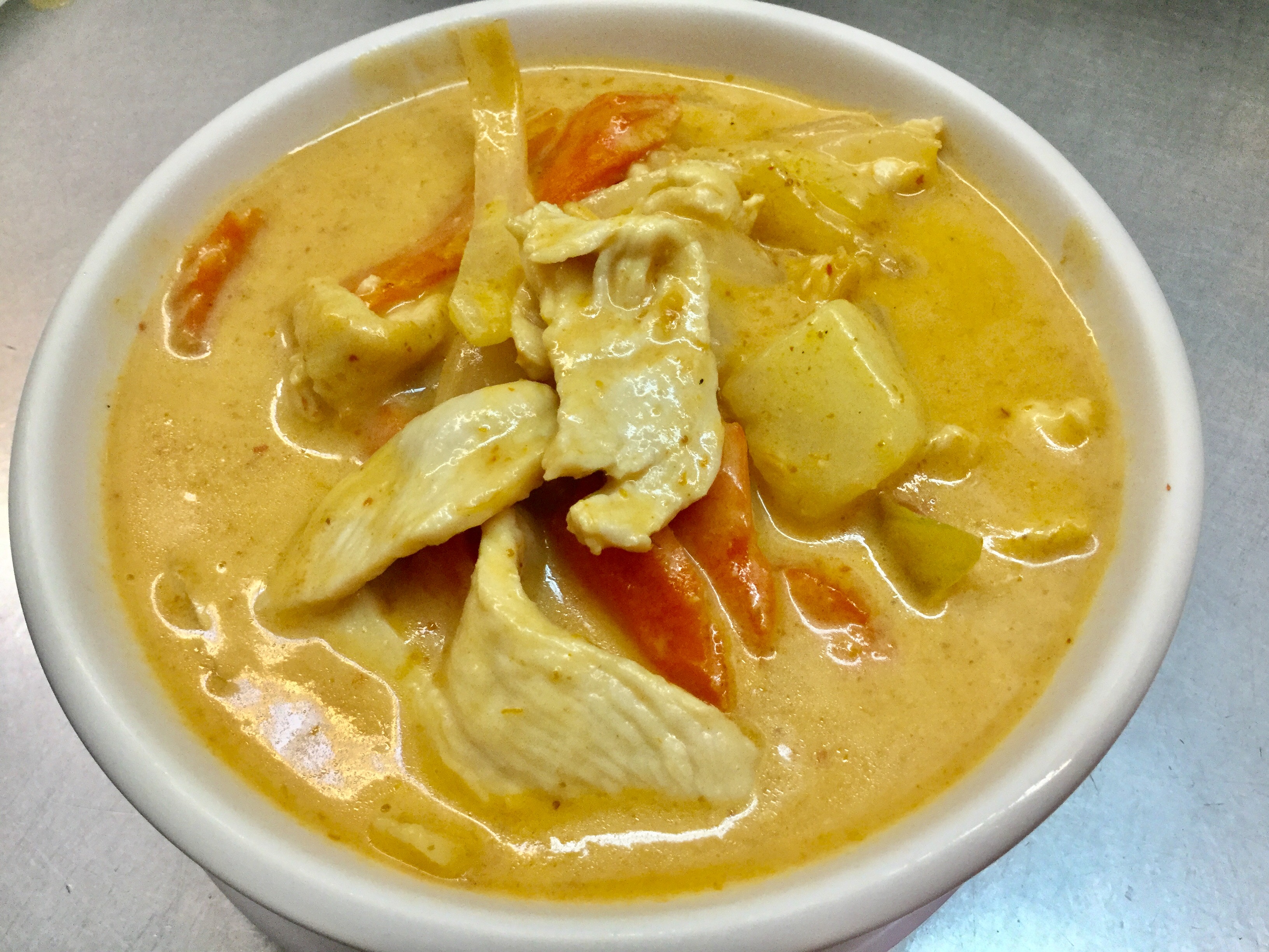 Order 59. Yellow Curry food online from Khun Dang Thai Restaurant store, North Hollywood on bringmethat.com