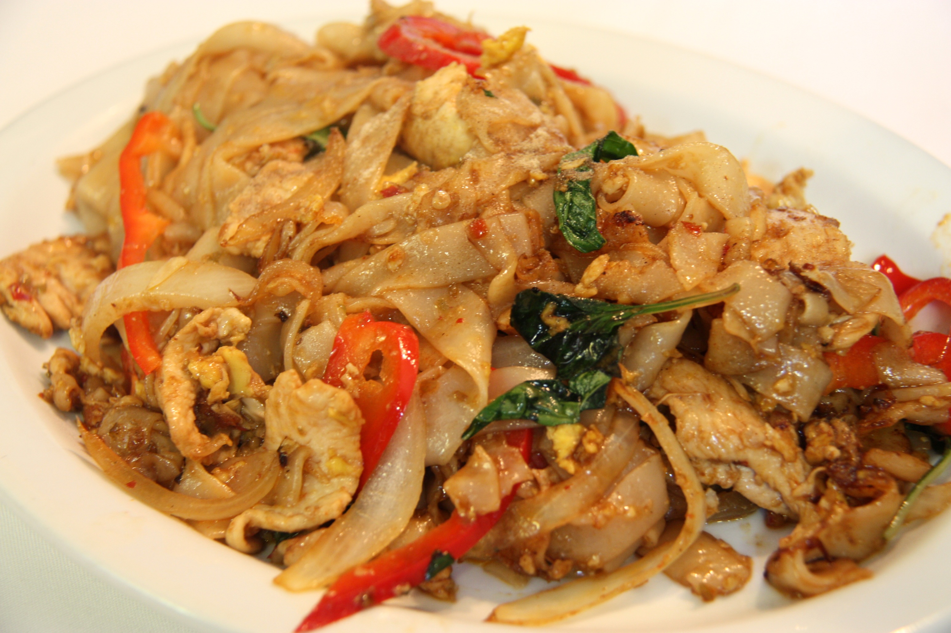 Order Pad Kee Mao Noodle food online from Ploy Ii-Thai Cuisine store, San Francisco on bringmethat.com