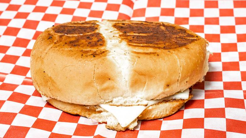 Order 11. Grilled Cheese food online from Munch Hut deli and store store, Athens (Clarke County) on bringmethat.com