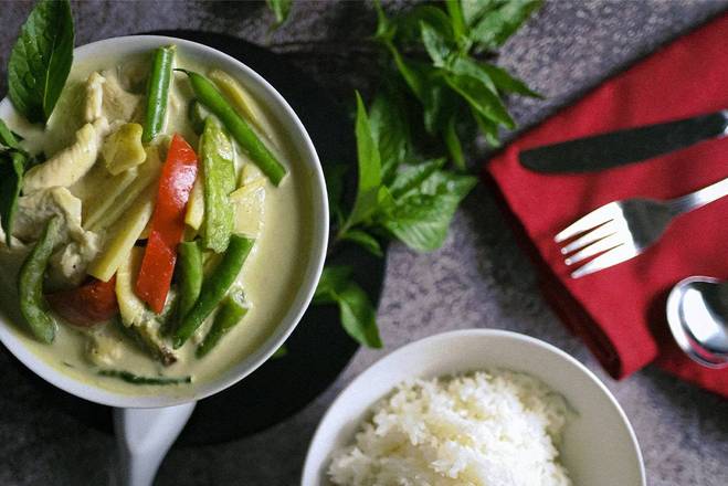 Order Green Curry food online from Blue Orchid Thai Bistro store, Palm Desert on bringmethat.com