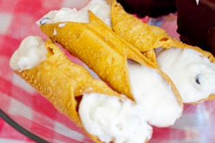 Order Cannoli food online from Papa Ray's Pizza & Wings store, Carol Stream on bringmethat.com